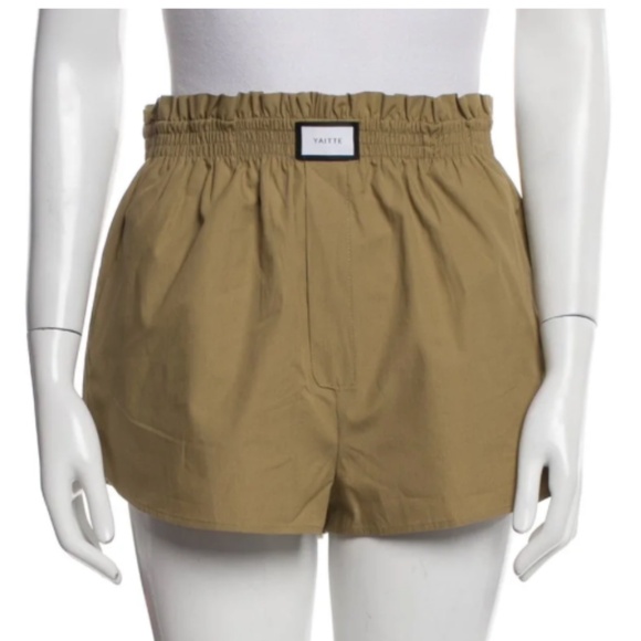 YAITTE Mini Shorts Size M - Picture 2 of 4
